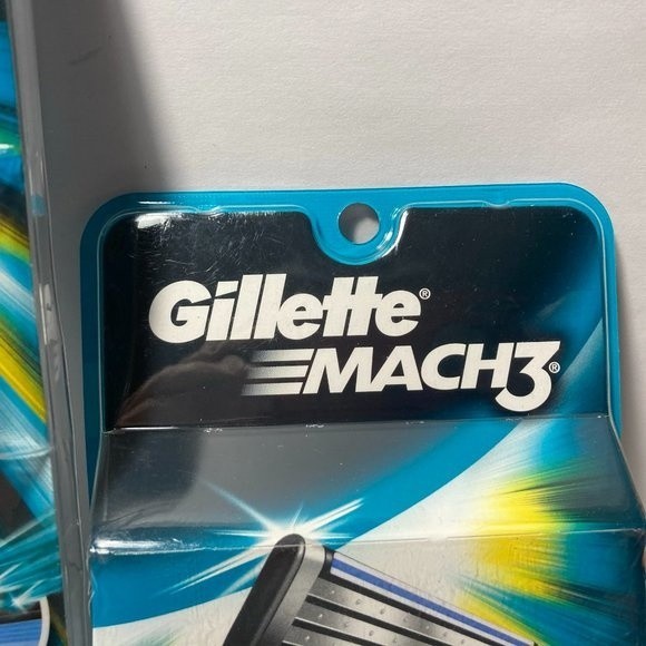 Gillette Mach 3 Men's Razor + Refill Pack - Picture 5 of 13